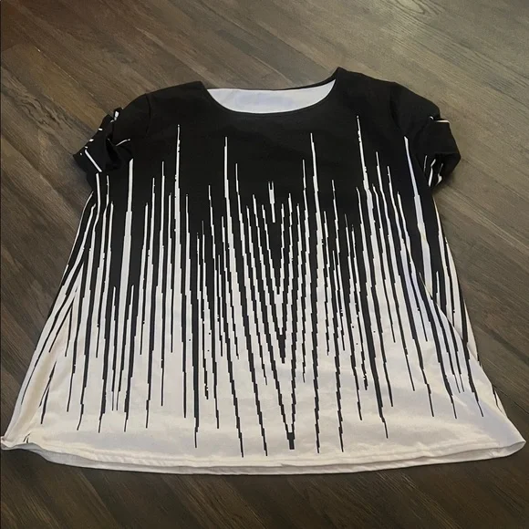 Black and White Women's Top - Picture 1 of 1